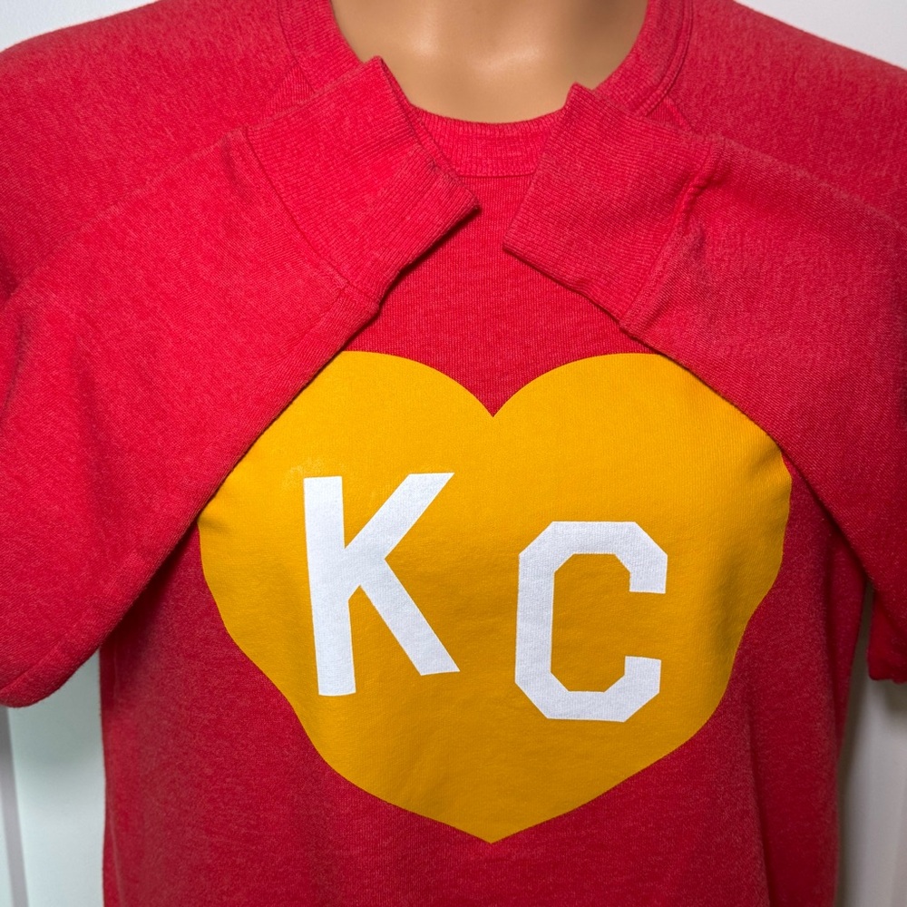 KC Charlie Hustle Size Small Long Sleeve Graphic Heart Sweatshirt Red Unisex